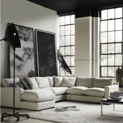 بات كنب حرف يو كتان بتصميم عصري وأنيق، يوفّر راحة استثنائية, ومساحة واسعة للاسترخاء.