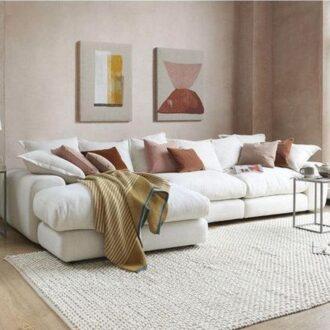 كنبة زاوية باللون ابيض انيق ,تضيف إشراقًا وفخامة لأي مساحة، بتصميم عصري, وخامات عالية الجودة