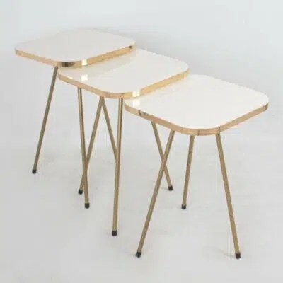 طقم طاولات جانبية، مودرن هاوس، متين وفاخر، يلائم الأذواق الراقية بالسعودية.