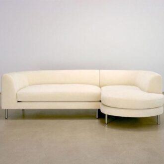 كنب قماش مخمل, بتصميم فاخر وملمس ناعم، يضفي لمسة راقية على ديكور المنزل