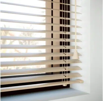 ⁦ستائر شرائح الألمنيوم الكلاسيكية - بني فاتح⁩ - الصورة ⁦2⁩