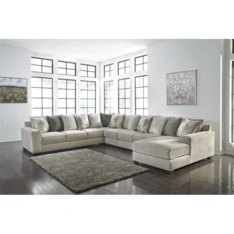 كنب عائلي بلون البيج, تصميم عصري, راحة استثنائية, لمسة فاخرة.