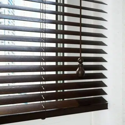 ⁦ستائر خشبية كلاسيكية - الماهوجني⁩ - الصورة ⁦2⁩