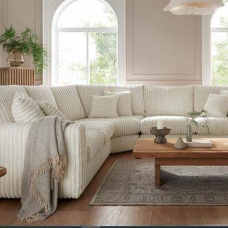 أريكة زاوية كبيرة، تصميم واسع، راحة استثنائية، مساحة كبيرة.