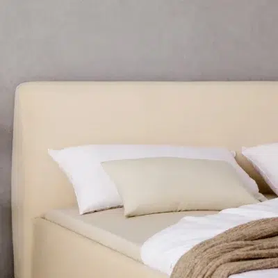 سرير كبير منجد